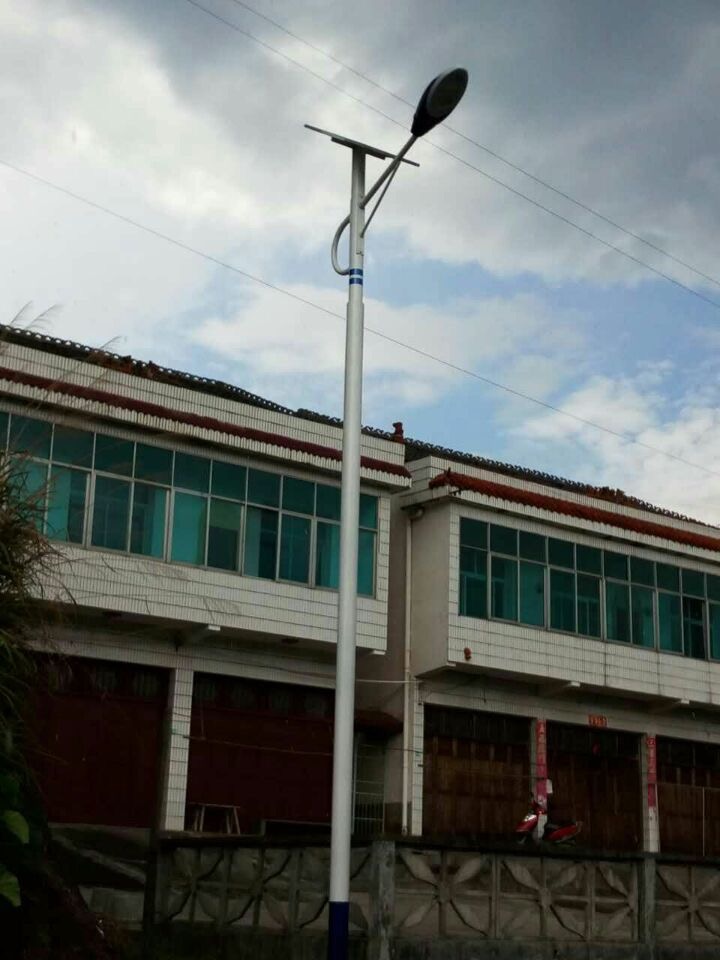 6米特價(jià)太陽(yáng)能路燈02